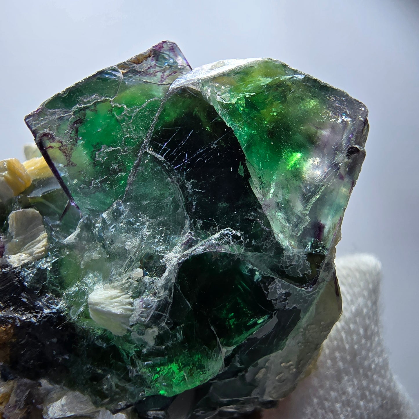 Phantom fluorite, hyalite, muscovite, orthoclase stage Erongo, Namibia 47*43*36mm 