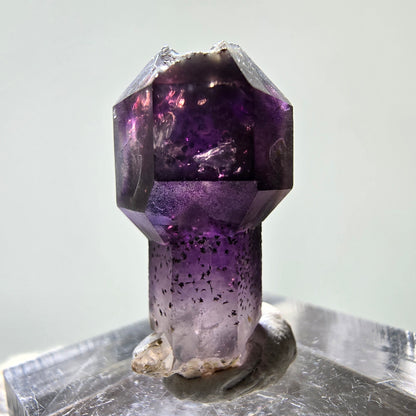 Améthyste fantôme rare, pointe de sceptre Brandberg, Namibie, 26 x 15 x 11 mm 