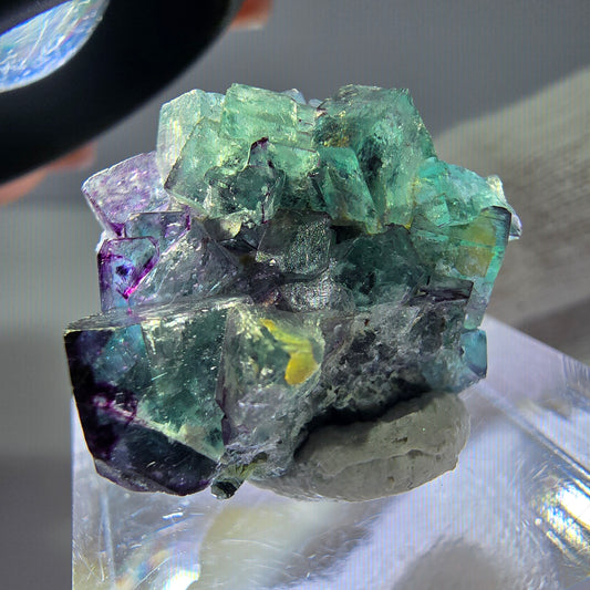 Spécimen de cube de fluorite fantôme zonal, de muscovite et de tourmaline Schorl, Erongo, Namibie, 22 x 19 x 14 mm 