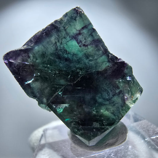 Spécimen rare de cube de fluorite fantôme, vert zonal et violet, Okorusu, Namibie, 29 x 27 x 17 mm