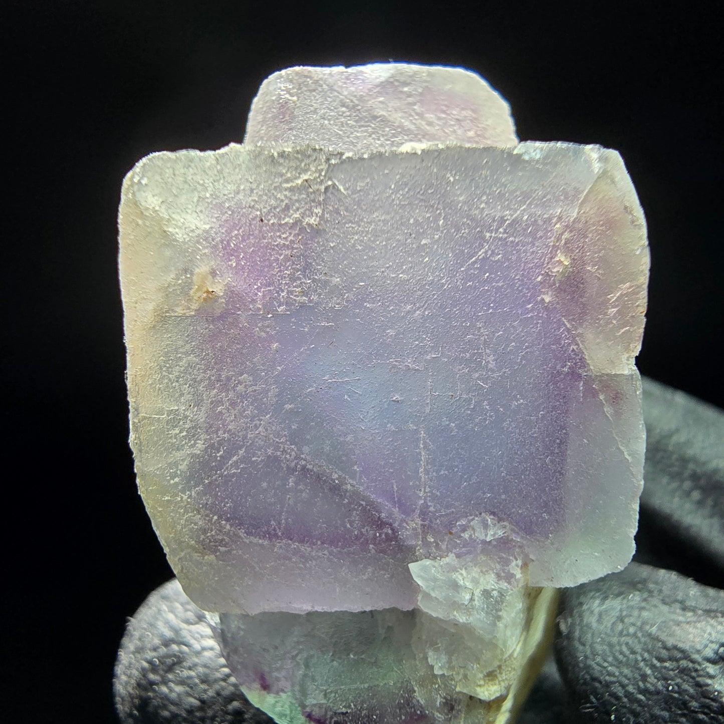 Niveau de cube Phantom Fluorite violet vert Omehane, collection Namibie 38*29*19mm