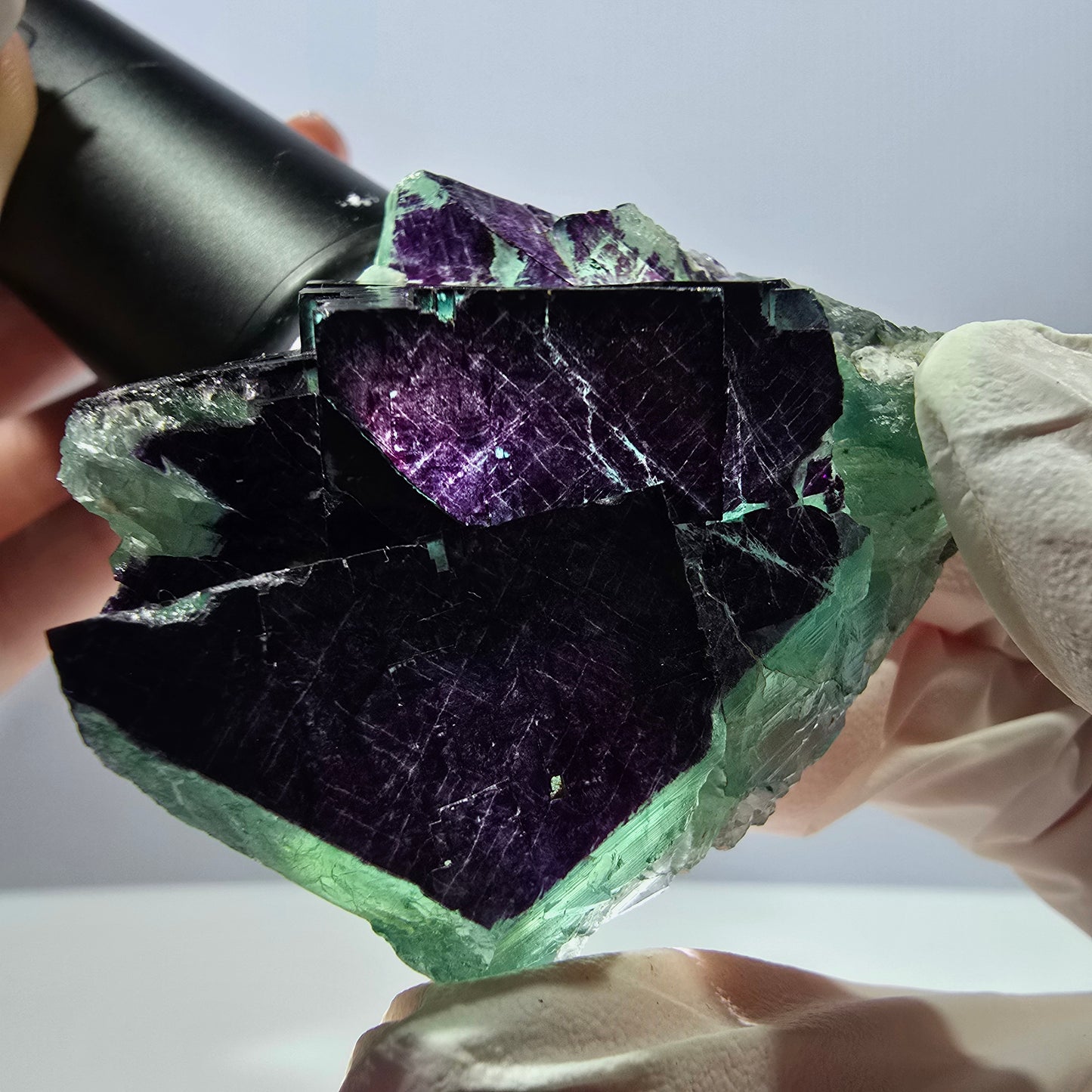 Spécimen de cube de fluorite fantôme vert violet zonal 11:11 Angel Pocket, Namibie 52*46*25mm 