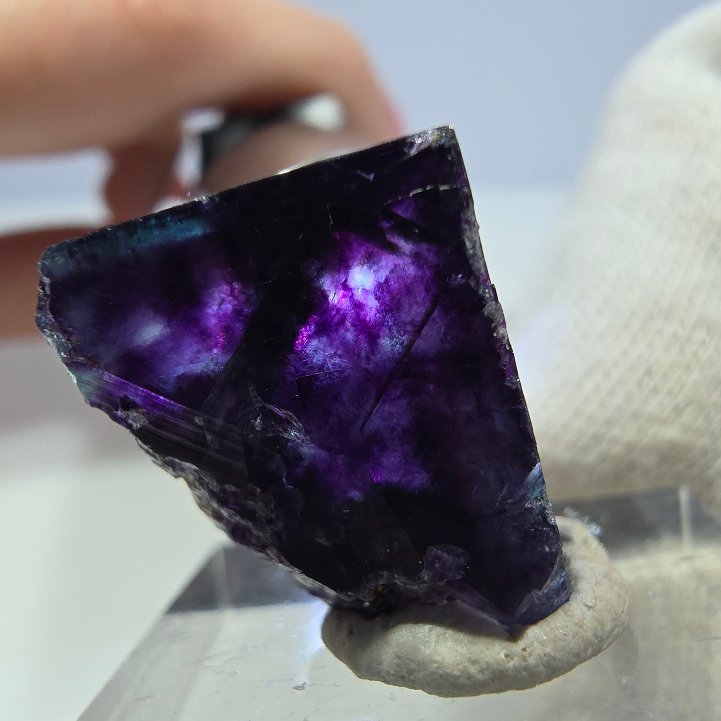 Spécimen de cube de fluorite fantôme transparente, vert-violet zonal, Okorusu, Namibie, 22 x 21 x 15 mm 