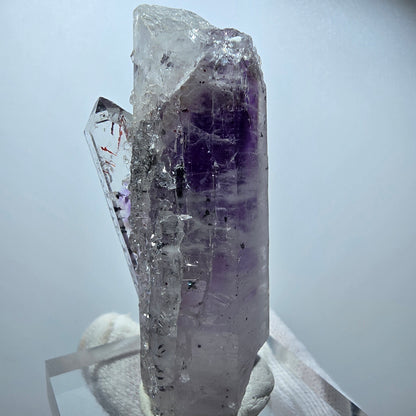 Harlekin Phantom Amethyst mit Analcim Streep Mine, Goboboseb, Namibia 67*27*24mm
