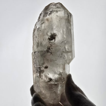 Sceptre DT en quartz fumé squelette Enhydro, poche Valentine en calcite UV, Namibie 153 x 62 x 39 mm 