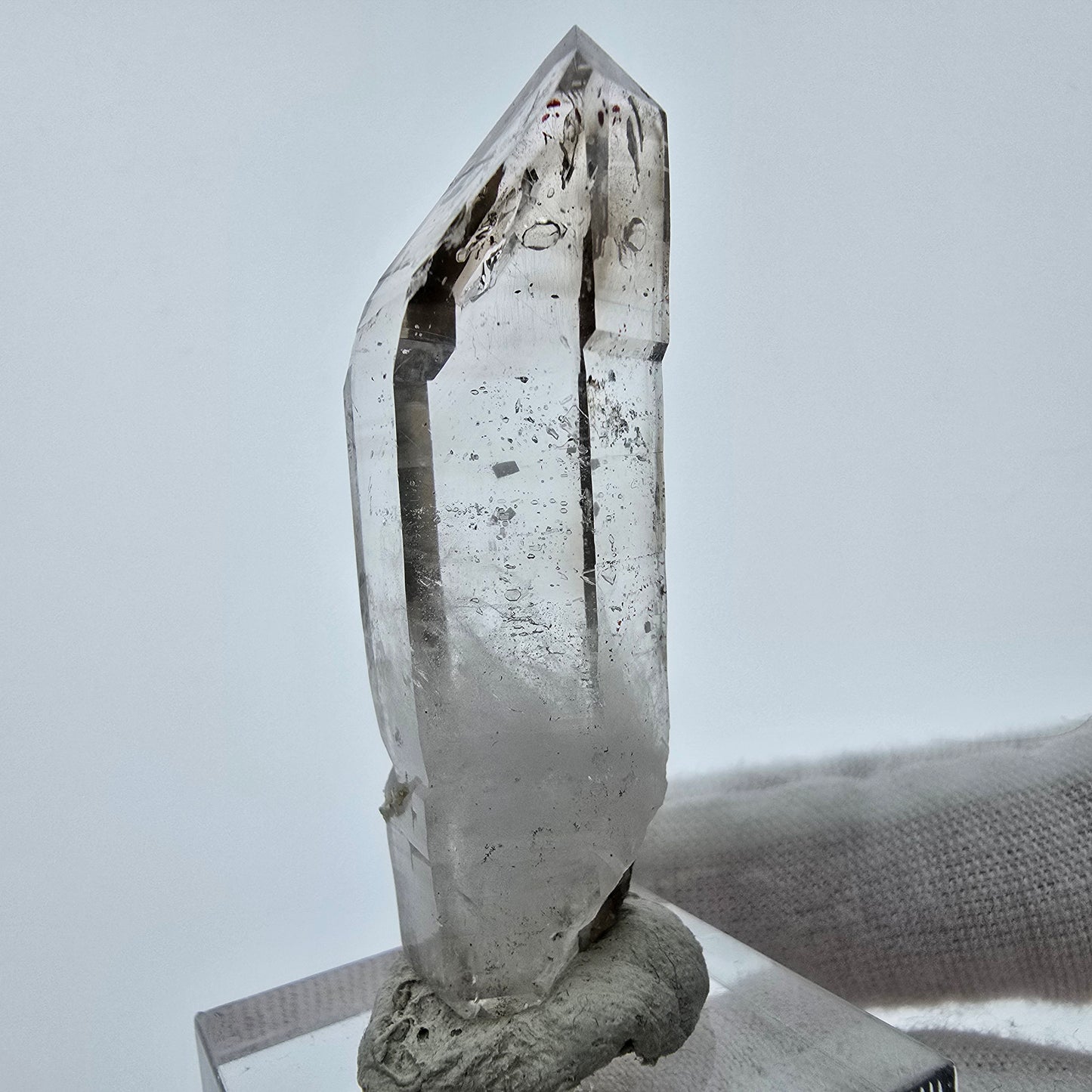 Enhydro Phantom Quartz fumé Sceptre Tip 1x Bubble Goboboseb, Namibie 50*16*16mm 