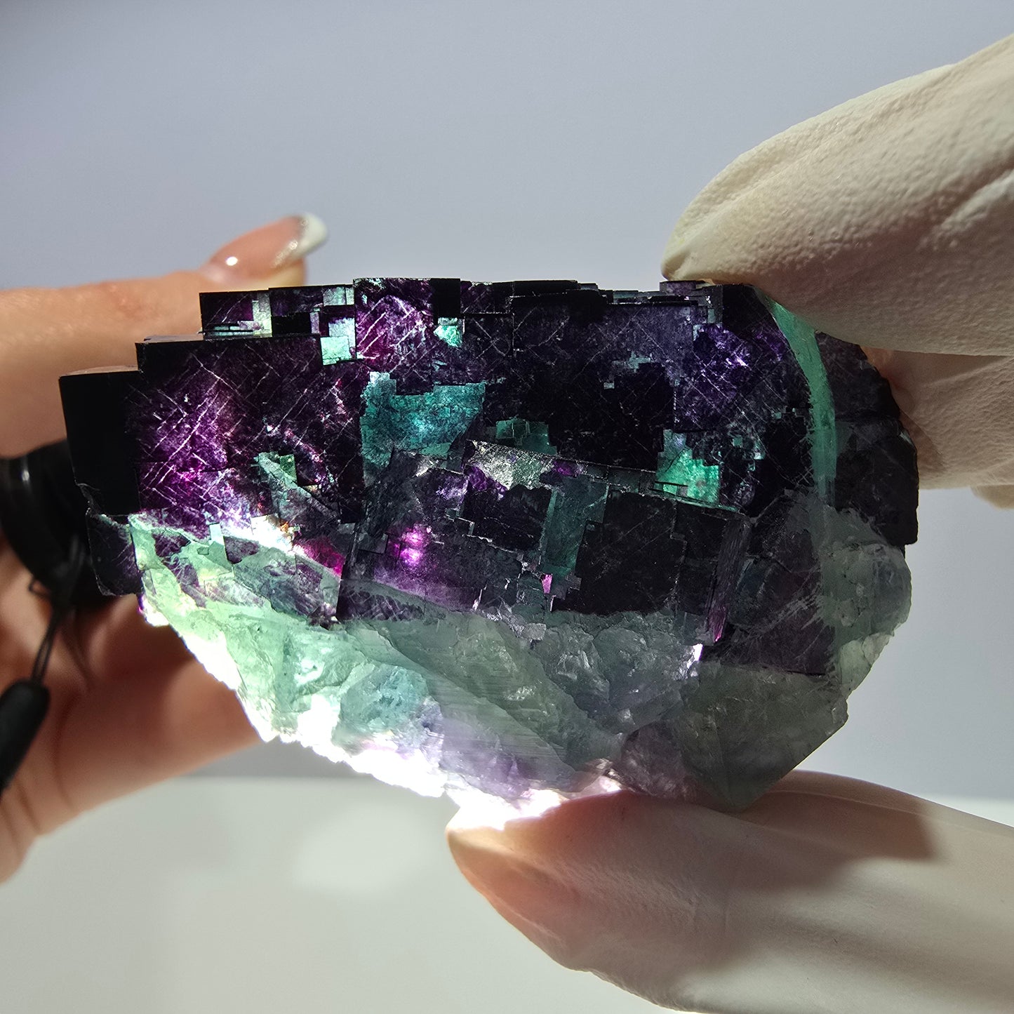 Spécimen de cube de fluorite fantôme vert violet zonal 11:11 Angel Pocket, Namibie 60*39*27mm 