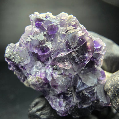 Cube de fluorite fantôme violet sur scène orthose Erongo Namibie 45*28*21mm