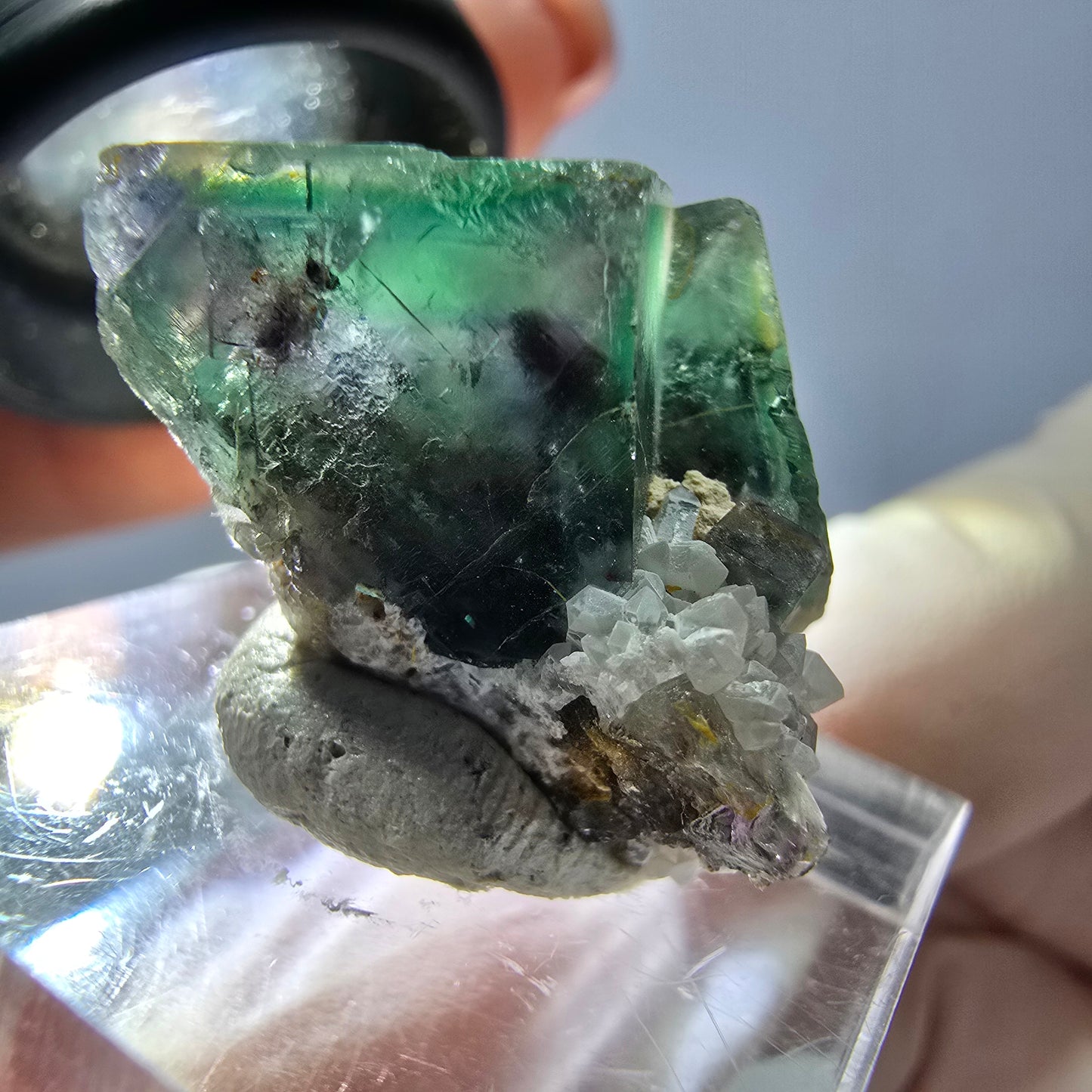 Spécimen de cube de fluorite fantôme, parqueté vert violet Okorusu, Namibie 25*24*16 mm 
