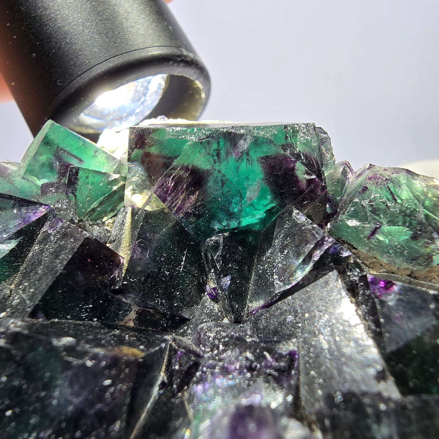 Grand spécimen de cube de fluorite fantôme, vert violet Okorusu Namibie 99*74*32mm 