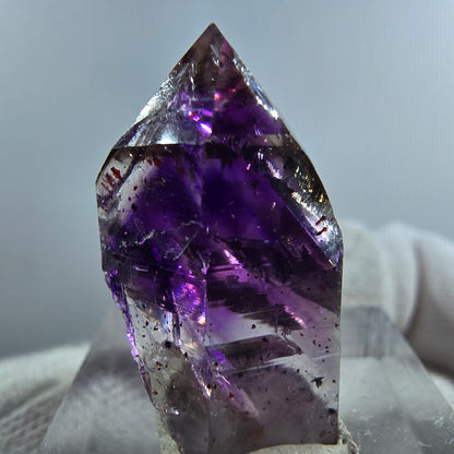 Pointe de sceptre en améthyste fantôme rare à Goboboseb, Namibie, 26 x 18 x 14 mm 