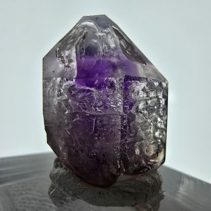 Améthyste fantôme rare, pointe de sceptre Brandberg, Namibie, 23 x 19 x 15 mm 