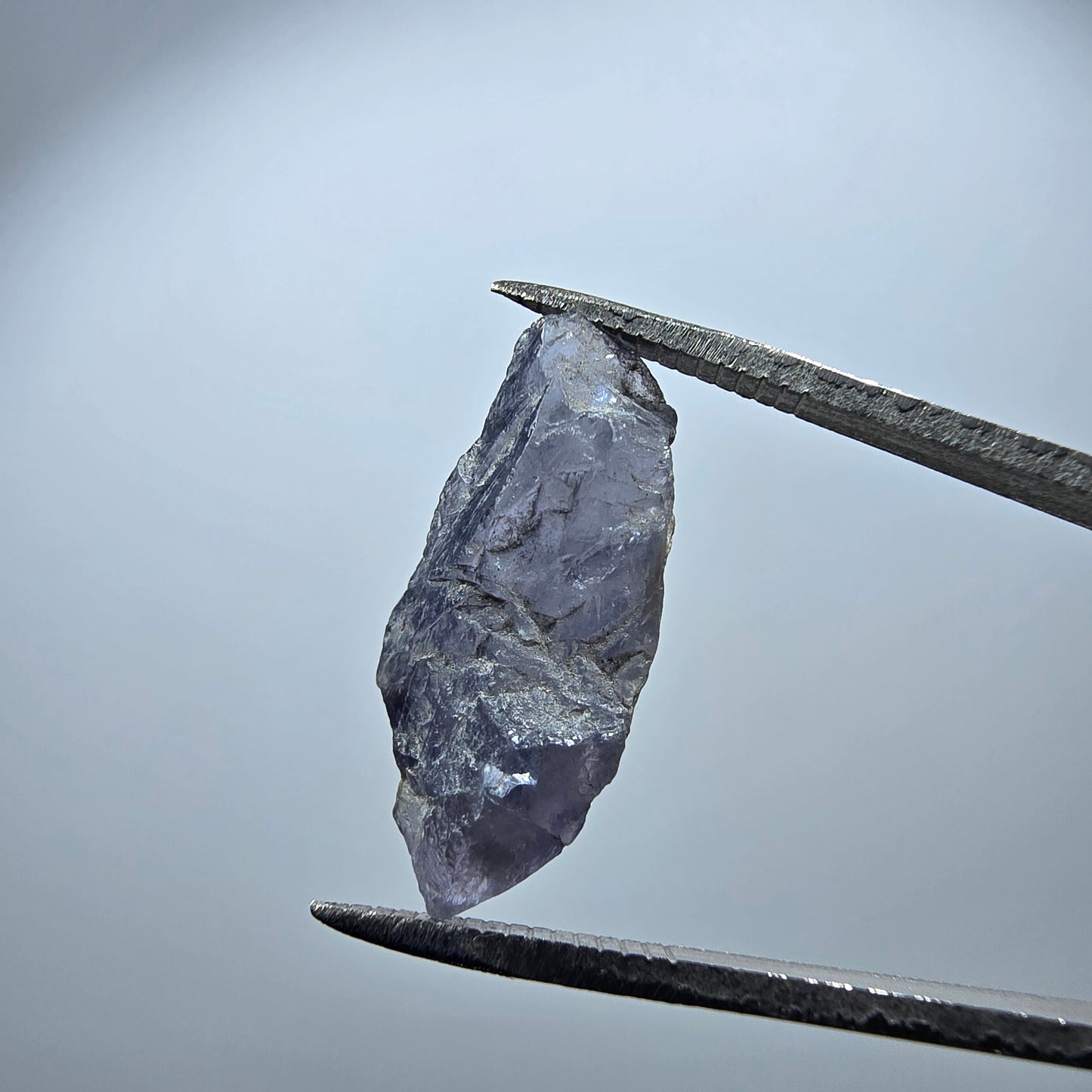 Cristal de tanzanite rare, bleu poli Tanzanie 22*8*8mm 