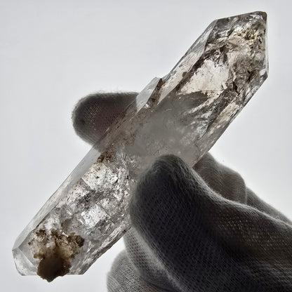 Sceptre DT en quartz fumé squelette Enhydro, poche Valentine en calcite UV, Namibie 98 x 24 x 18 mm 