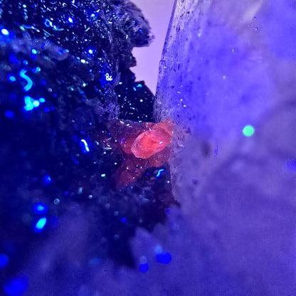 Quartz fumé fantôme hématite, calcite UV sur matrice Valentine Pocket Gob. Namibie 82 x 57 x 53 mm 