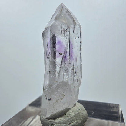 Améthyste fantôme avec hématite, mine Streep, Goboboseb, Namibie, 29 x 11 x 7 mm 