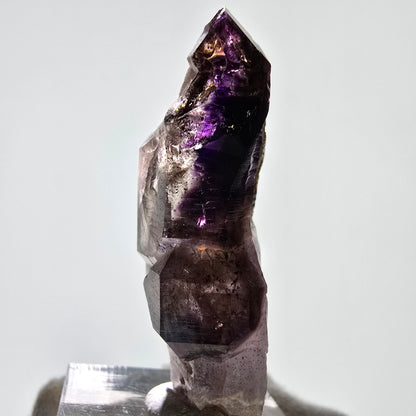 Améthyste fantôme rare, sceptre DT, amas Brandberg, Namibie, 49 x 21 x 14 mm 