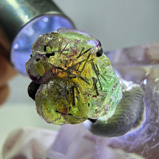 Fluorite fantôme colorée, Spécimen de tourmaline muscovite Schorl, Erongo, Namibie, 15 x 14 x 13 mm