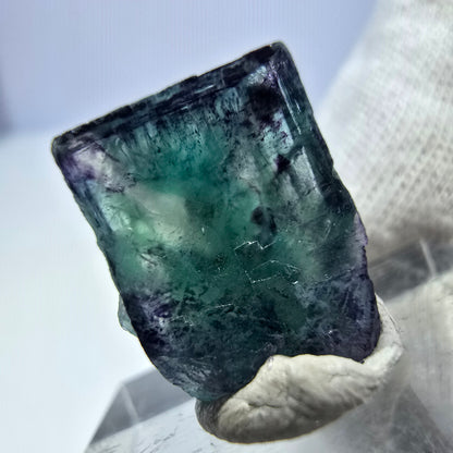 Spécimen de cube de fluorite fantôme transparente, vert-violet zonal, Okorusu, Namibie, 20 x 15 x 11 mm 