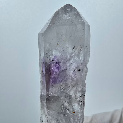 Améthyste fantôme squelette avec hématite, mine Streep, Goboboseb, Namibie, 66 x 16 x 12 mm 