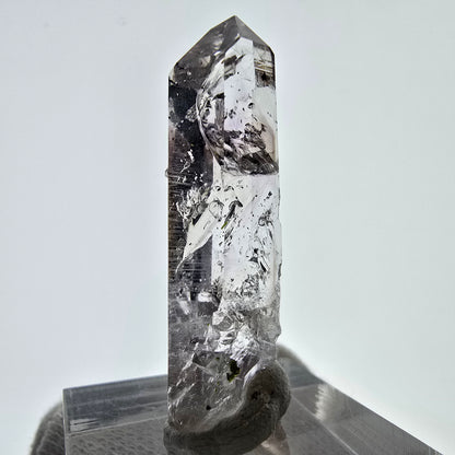 Quartz fumé fantôme Enhydro avec hématite, mine Bubble Streep, Namibie, 39 x 12 x 9 mm 