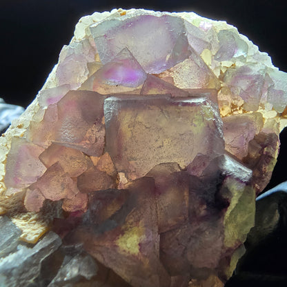 Cube de fluorite fantôme sur scène de quartz violet vert Omehane, Namibie 67*41*29mm