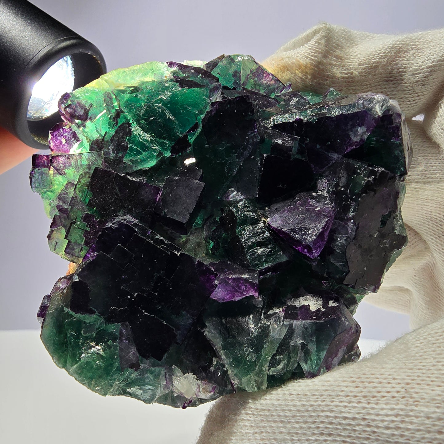 Grand spécimen de cube de fluorite fantôme vert violet zonal 11:11 Angel Pocket, Namibie 80*73*30mm 