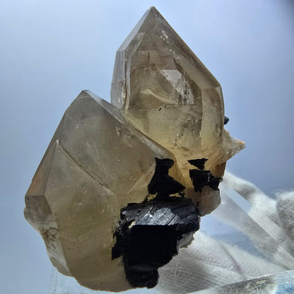 Spécimen rare de quartz fumé et de tourmaline Schorl à Erongo, Namibie, 53 x 48 x 39 mm 