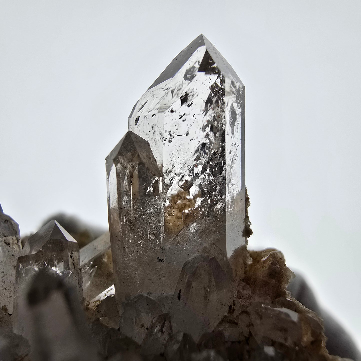 Enhydro Harlequin Quartz fumé, calcite UV Stage Valentine Pocket Goboboseb Namibie 55*36*35mm 