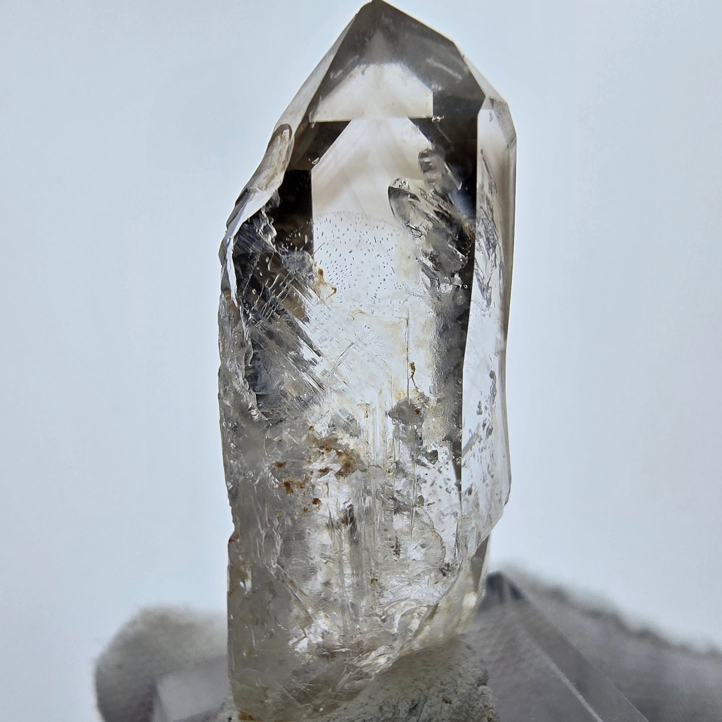 Enhydro Phantom Smoky Quartz Sceptre Tip 1x Bubble Goboboseb, Namibie 42*15*11mm 