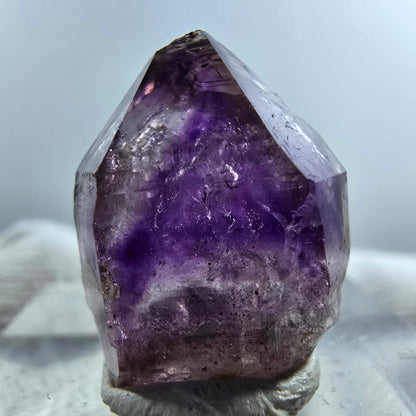 Pointe de sceptre en améthyste fantôme rare à Goboboseb, Namibie, 19 x 15 x 11 mm 