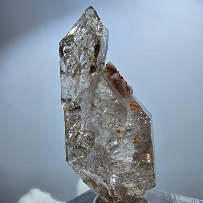 Sceptre en quartz fumé fantôme transparent, DT Point Goboboseb, Namibie, 39 x 15 x 16 mm 
