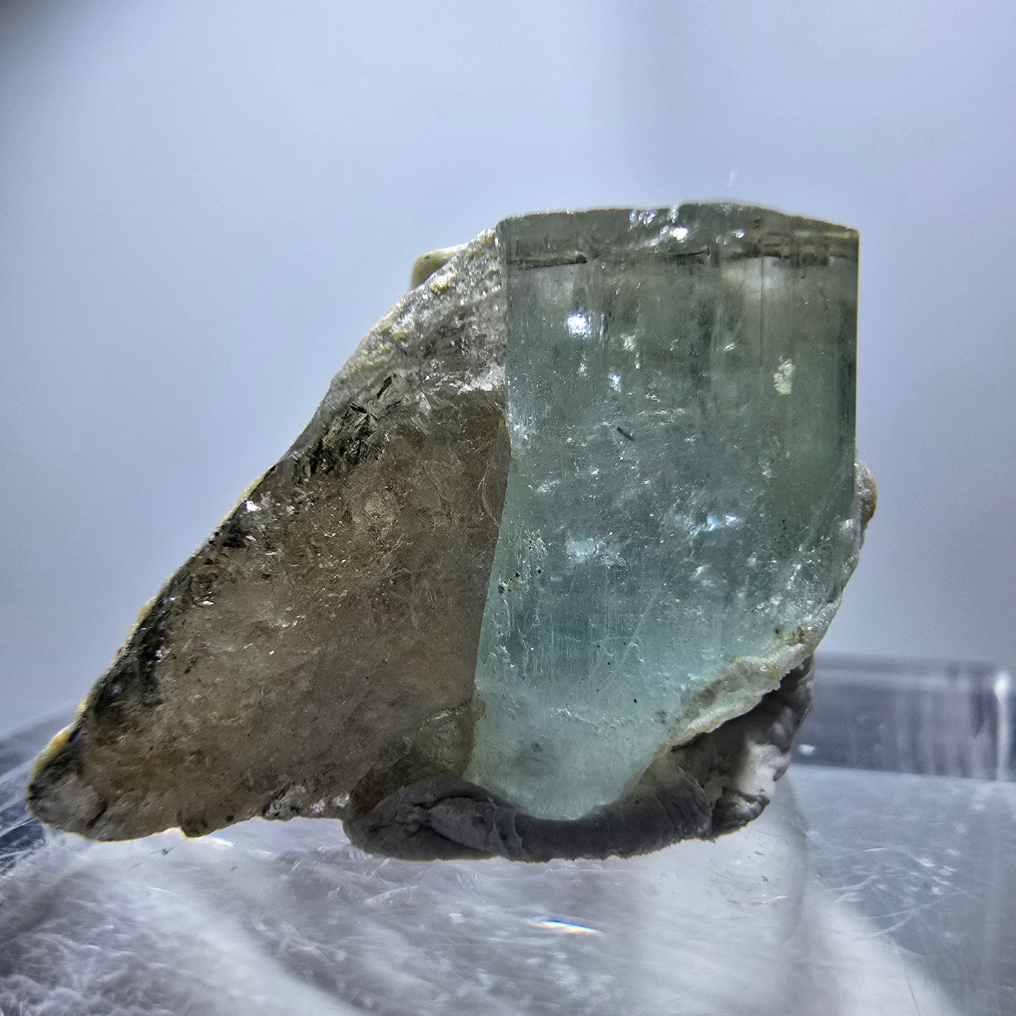 Cristal d'aigue-marine X rare, bleu Erongo, Namibie 22 x 15 x 11 mm 