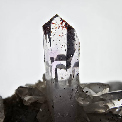 Quartz fumé Harlequin, spécimen de calcite UV, poche Valentine Goboboseb, Namibie, 79 x 63 x 34 mm 
