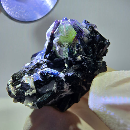 Tourmaline Schorl rare, cube de fluorite, spécimen de muscovite, Erongo, Namibie, 30 x 23 x 21 mm