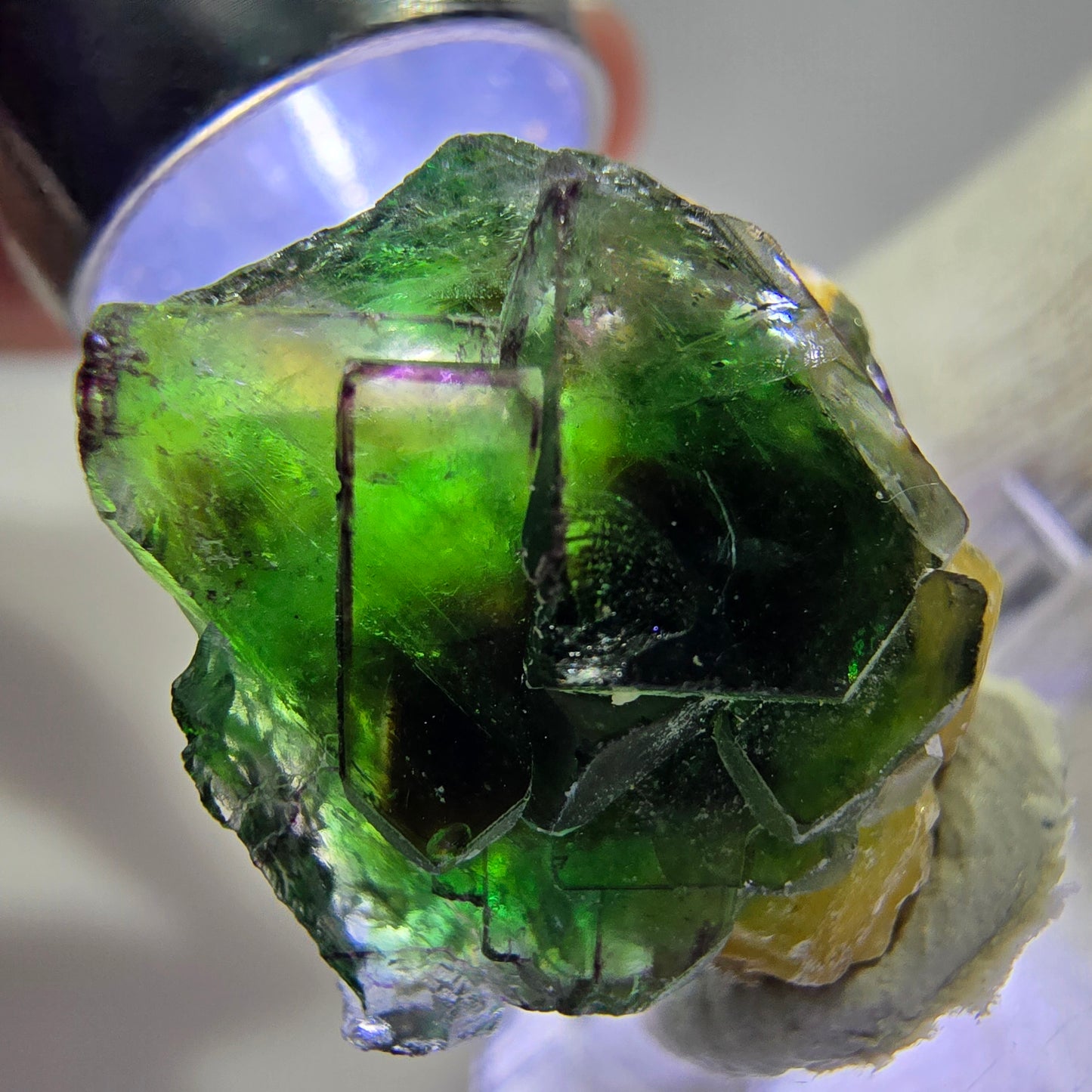 Cube de fluorite fantôme zonal, tourmaline muscovite Schörl, hyalite Erongo, Namibie 25*21*17mm 
