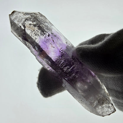 Sceptre fantôme squelette en améthyste, poche Saint-Valentin, Goboboseb, Namibie, 79 x 24 x 15 mm 
