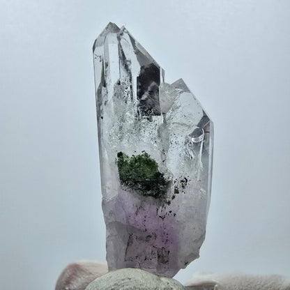 Améthyste fantôme avec hématite, mine Streep, Goboboseb, Namibie, 44 x 16 x 10 mm 