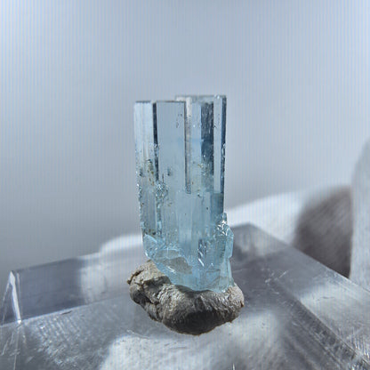 Cristal d'aigue-marine X clair rare Erongo, Namibie 15*7*7mm 