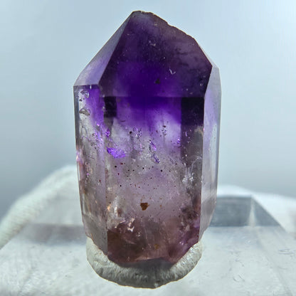Pointe de sceptre en améthyste fantôme rare à Goboboseb, Namibie, 21 x 12 x 11 mm 