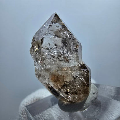 Sceptre en quartz fumé fantôme transparent, DT Point Goboboseb, Namibie, 29 x 20 x 16 mm 