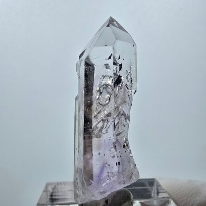 Améthyste fantôme, mine d'hématite Point Streep, Goboboseb, Namibie, 38 x 12 x 11 mm 
