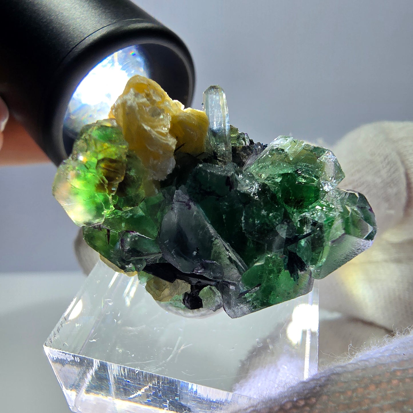 Spécimen de fluorite fantôme, tourmaline Schorl et quartz fumé, Erongo, Namibie, 30 x 22 x 22 mm 