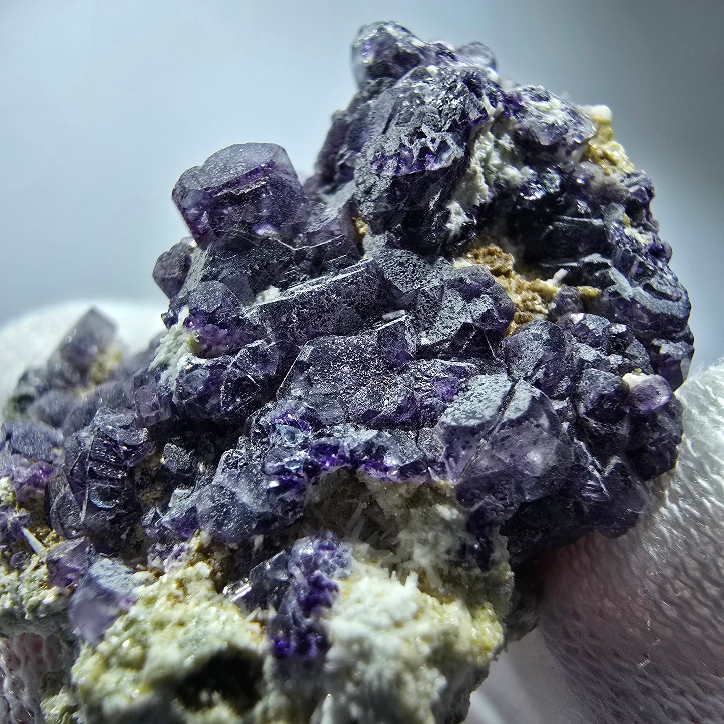 Phantom fluorite, hyalite, muscovite, orthoclase stage Erongo, Namibia 40*38*26mm 