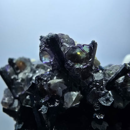 Fluorite fantôme colorée, tourmaline schol, muscovite, quartz fumé, Erongo, Namibie, 99 x 80 x 51 mm 