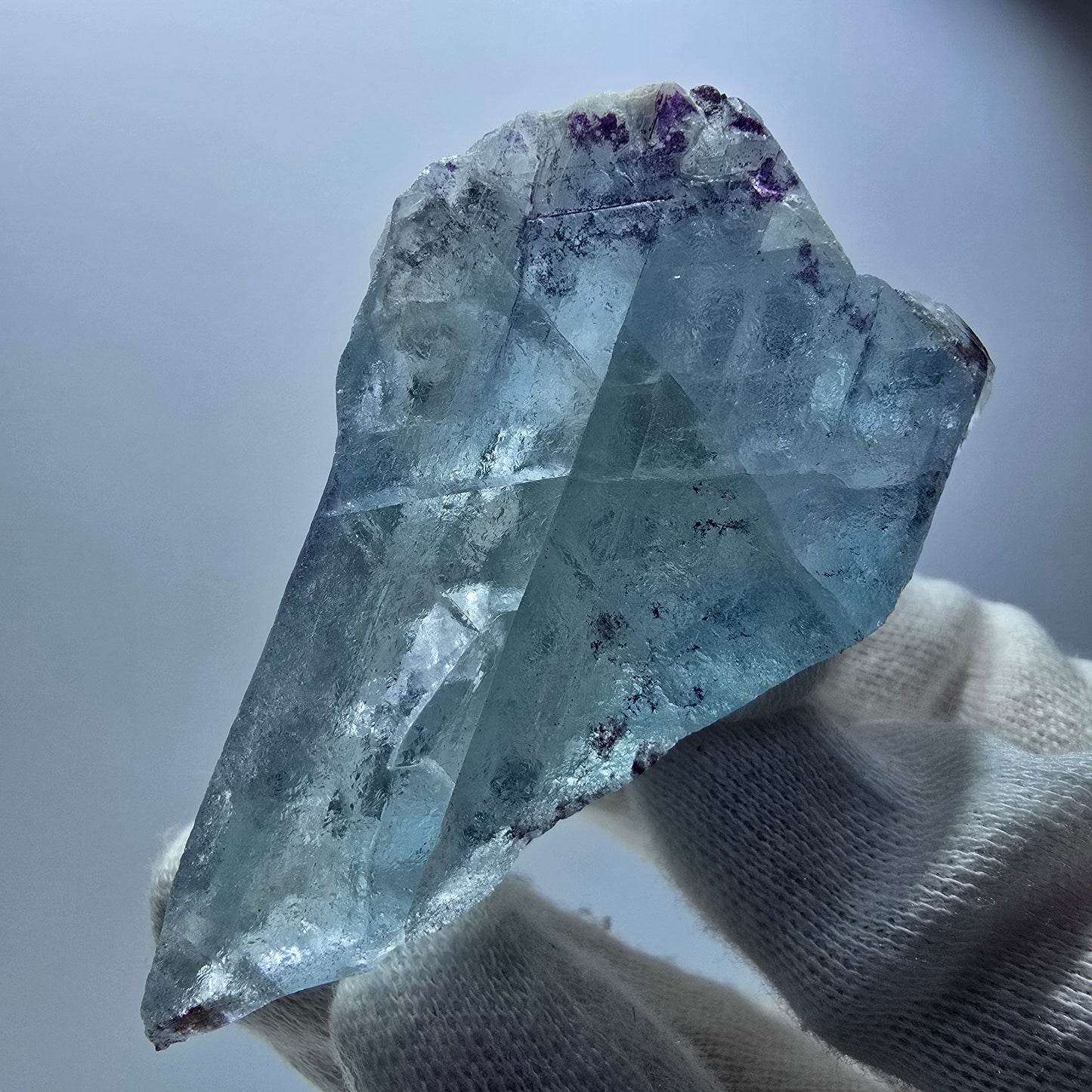 Spécimen rare de fluorite fantôme, zonal, vert violet bleu Erongo, Namibie 75*47*32mm 