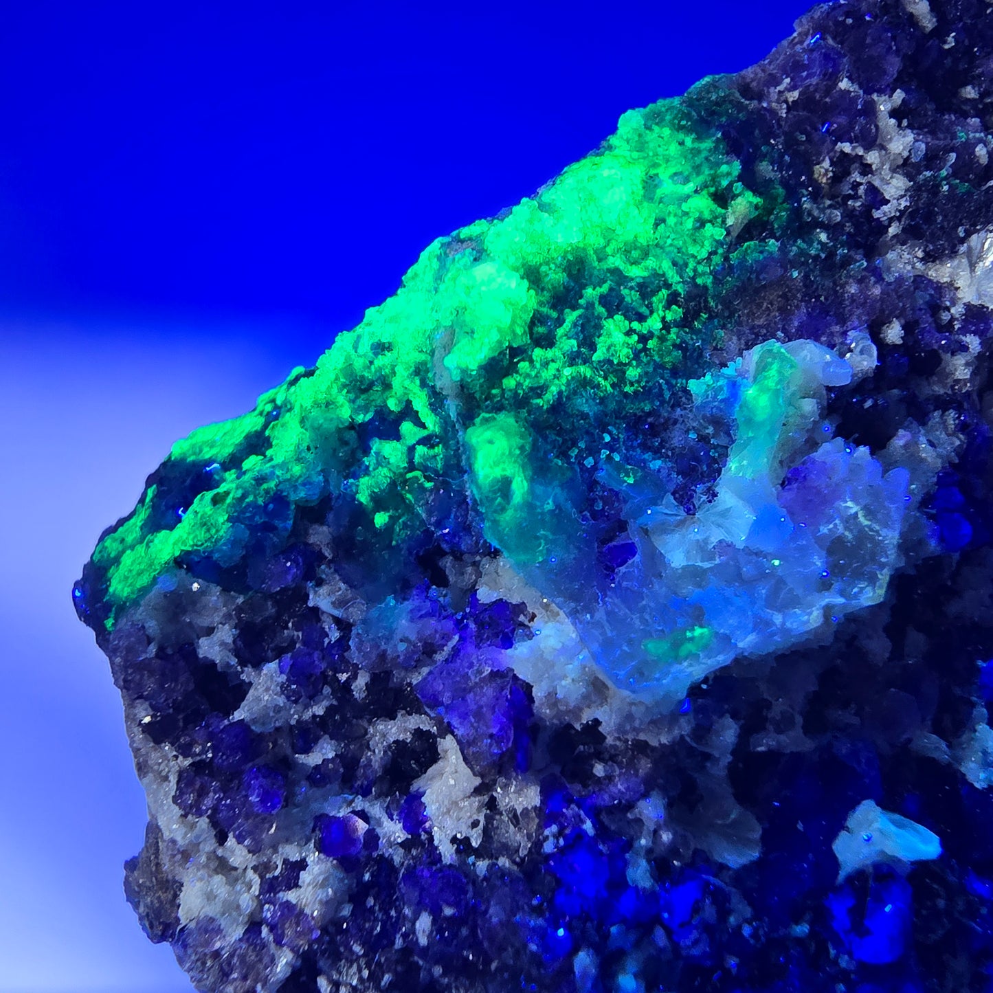 Spécimen rare de fluorite fantôme, hyalite et muscovite, Erongo, Namibie, 71 x 58 x 23 mm 