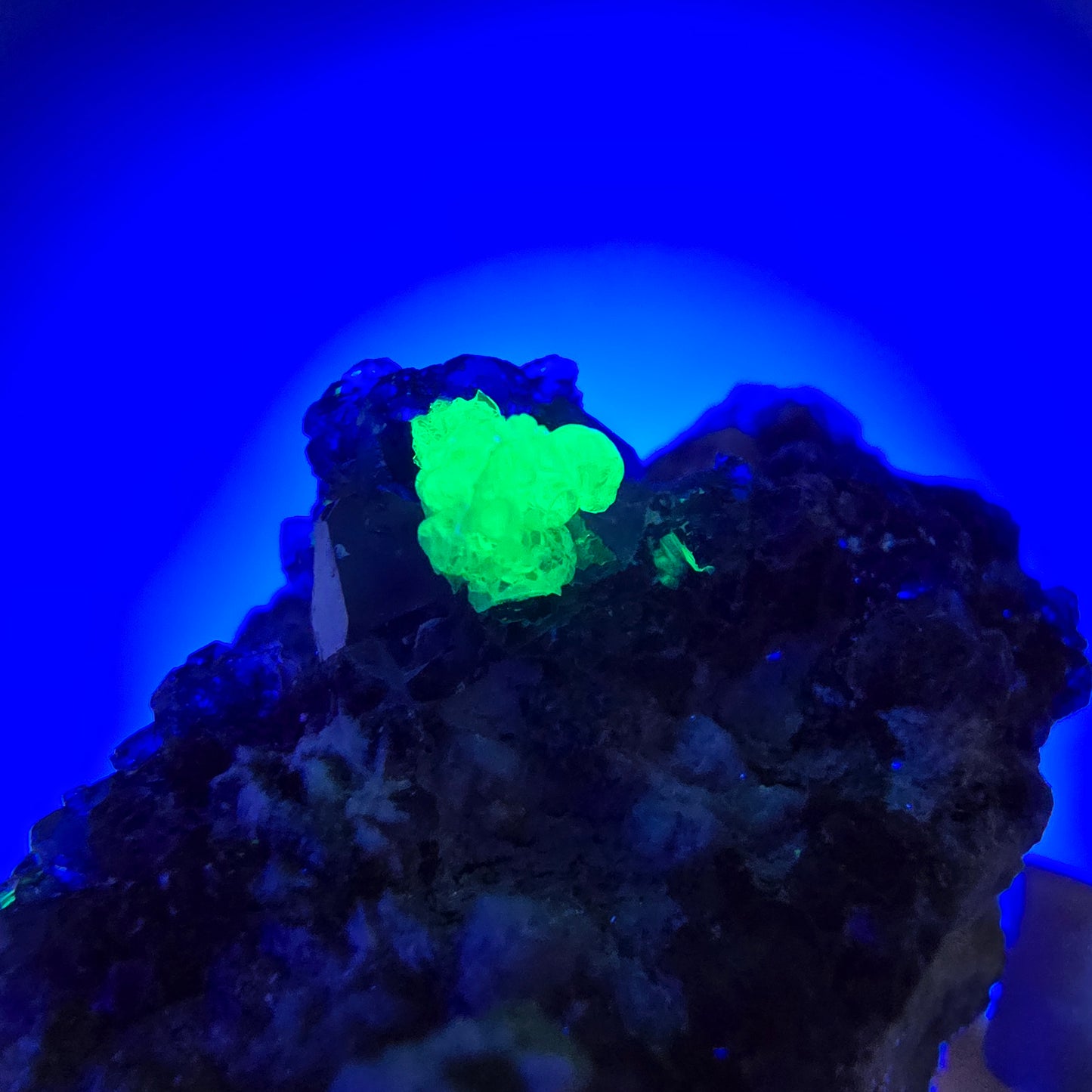 Phantom fluorite, hyalite, muscovite, orthoclase stage Erongo, Namibia 43*41*30mm 