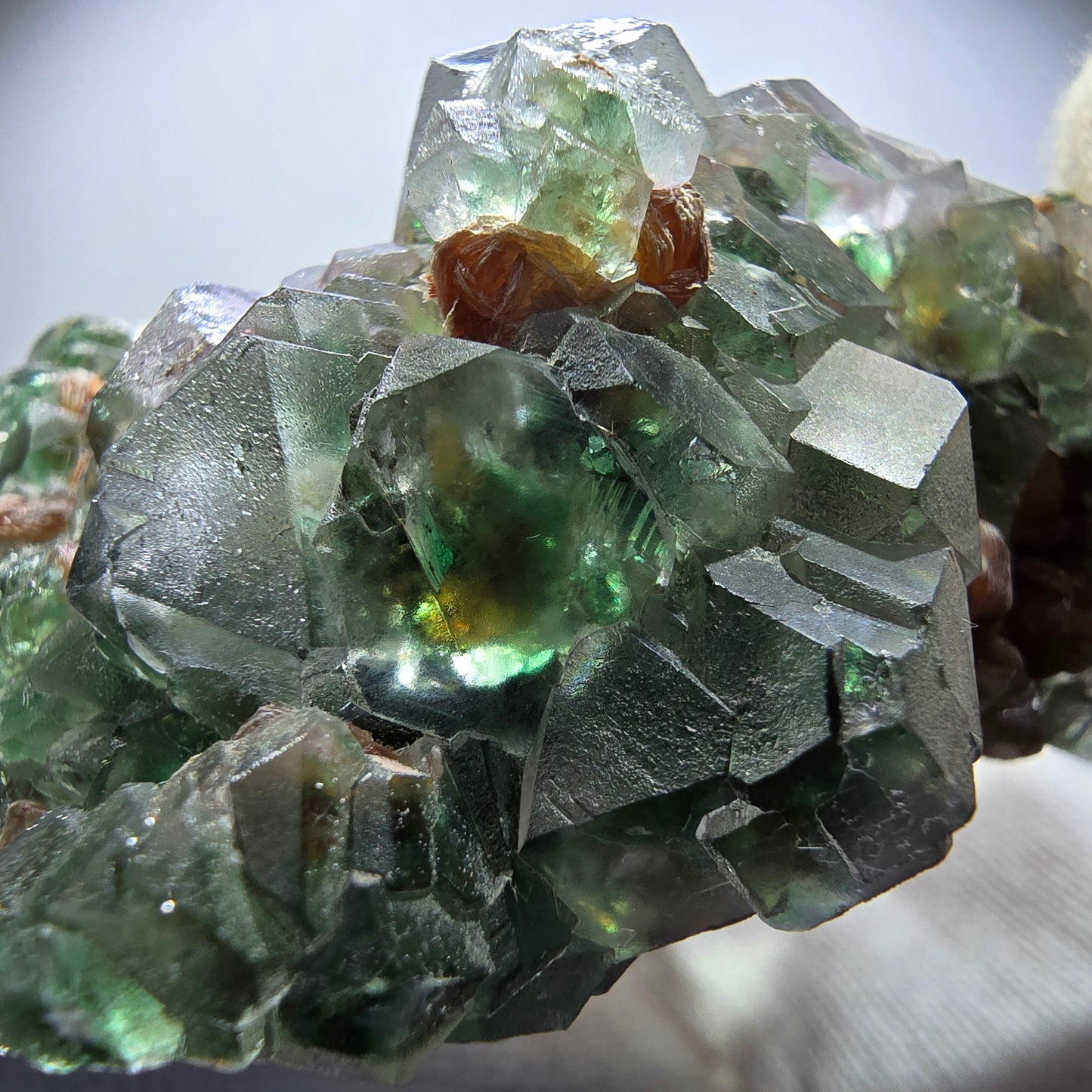 Phantom Fluorit Würfel, Hyalit, Muskovit (UV) Stufe Erongo, Namibia 70*63*36mm
