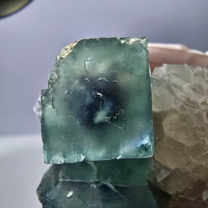 Rare cube de fluorite fantôme, spécimen de quartz vert violet Okorusu Namibie 44 x 32 x 26 mm 
